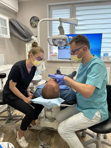 Rio Dental dr Marek Milewski